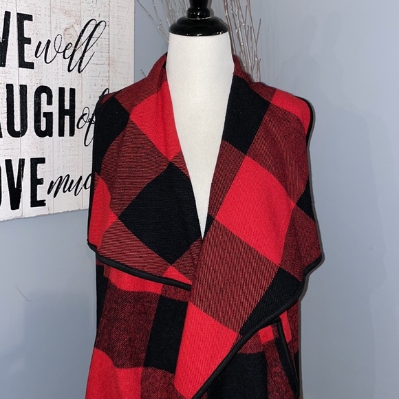 Red and black checked vest w/pockets - Picture 2 of 6